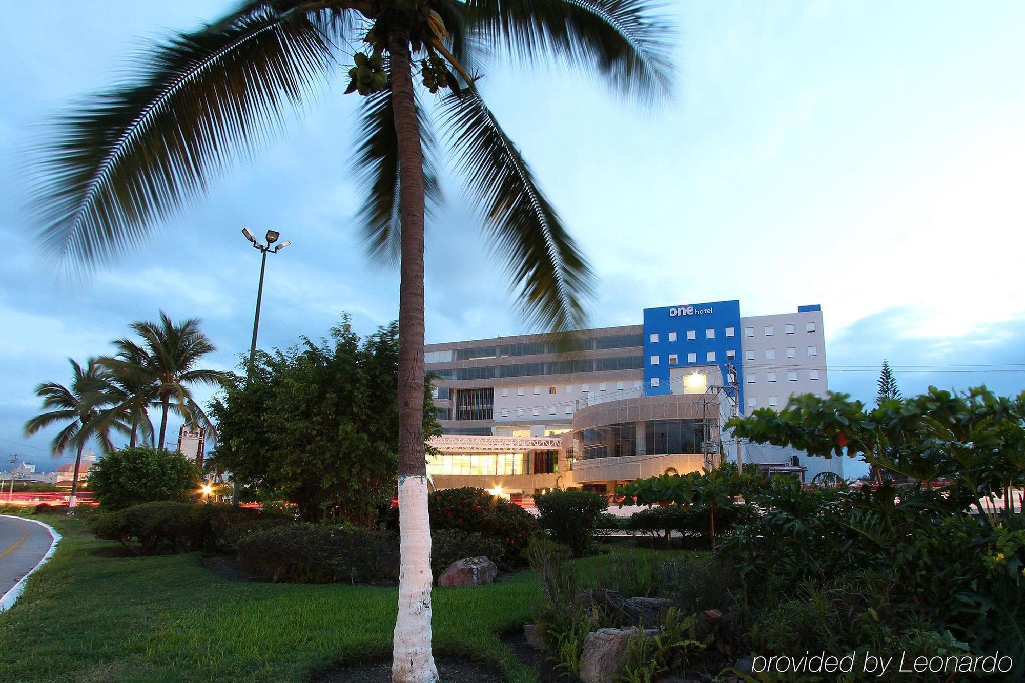 One Puerto Vallarta Aeropuerto Hotel Exterior foto