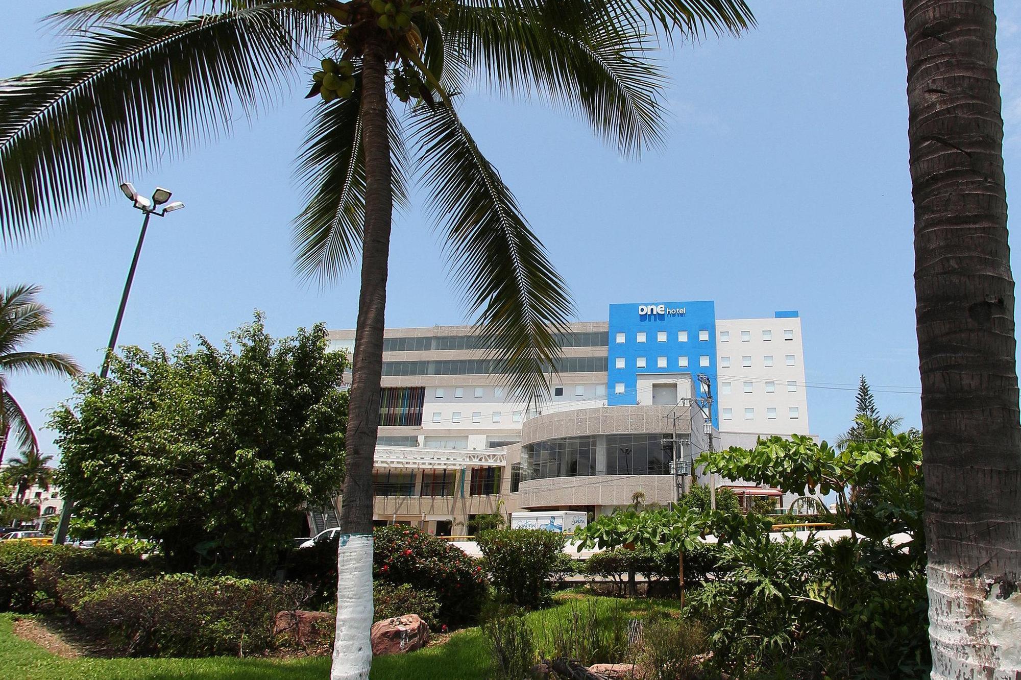 One Puerto Vallarta Aeropuerto Hotel Exterior foto