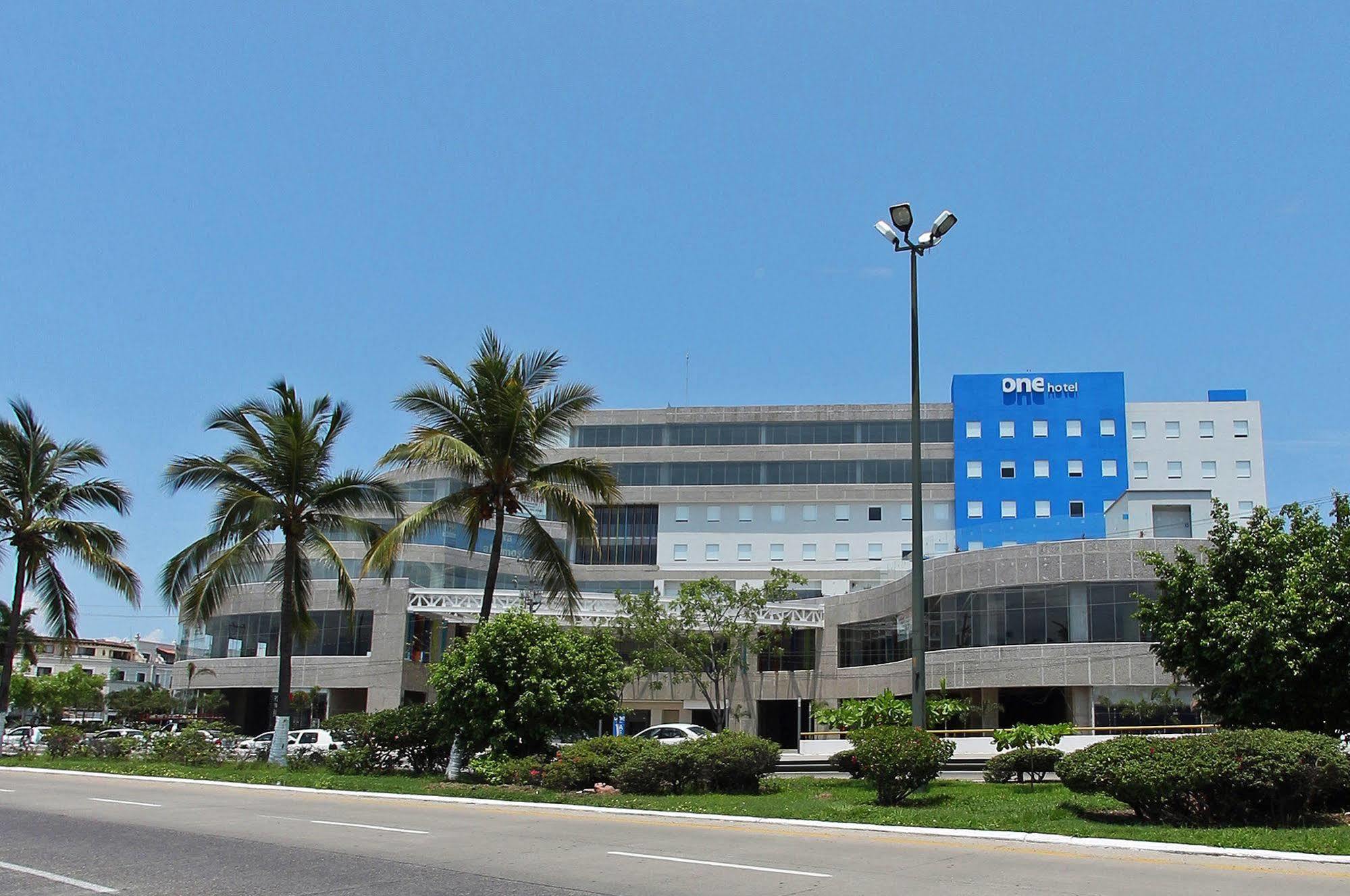 One Puerto Vallarta Aeropuerto Hotel Exterior foto